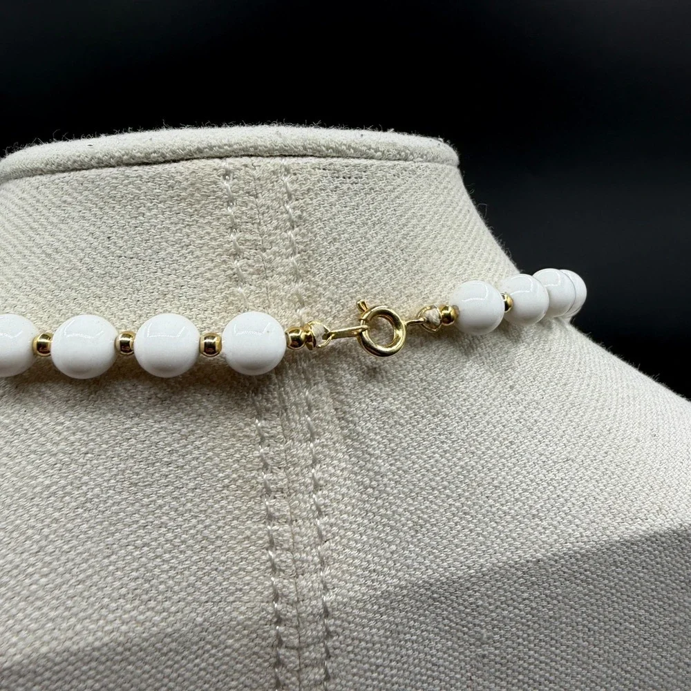 White Graduated Bead Necklace Gold Tone Spacers Chunky Classic Statement Jewelry
